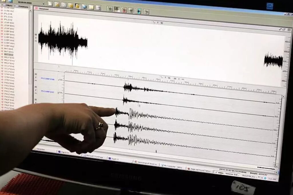 balikesirde 4 buyuklugunde deprem 91QTjX6K