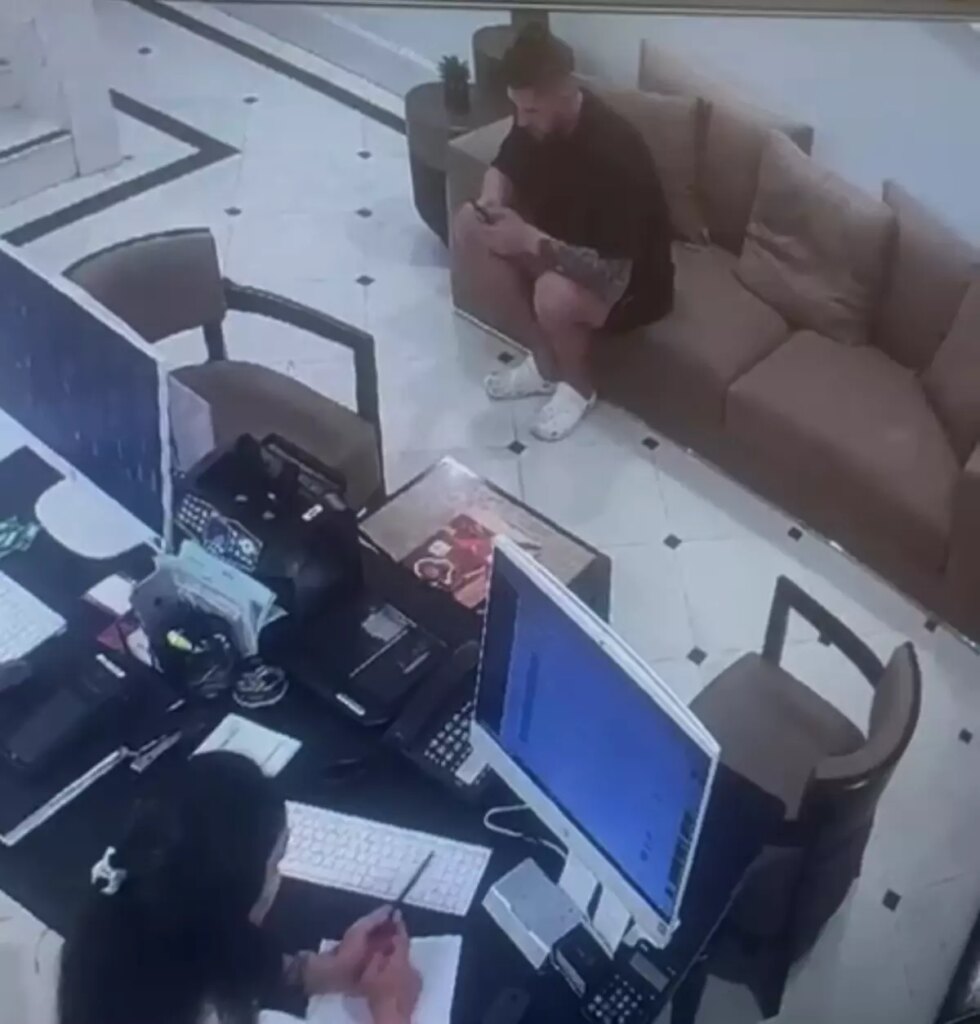 Boğazda Kaybolan Yüzücünün Otel Görüntüleri Ortaya Çıktı