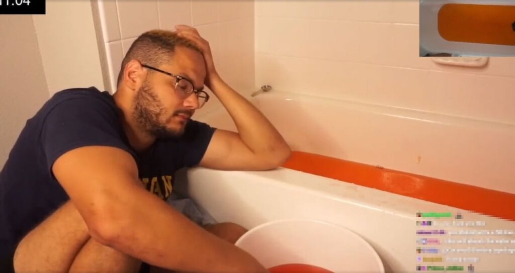 Çay kaşığıyla küvetin başına geçip 35 saatte köşeyi döndü