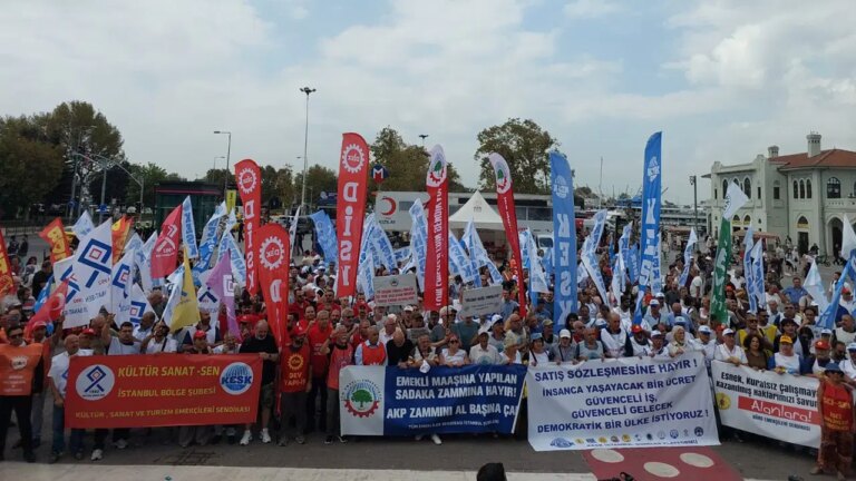 is birakan memurlarin eylemleri istanbulda suruyor sokaklarda alanlardayiz hEdGdOzH