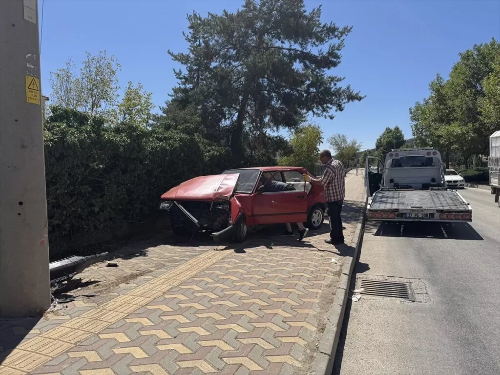 kastamonuda trafik kazasi surucu yaralandi y2PJfDtl