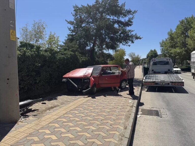 kastamonuda trafik kazasi surucu yaralandi y2PJfDtl