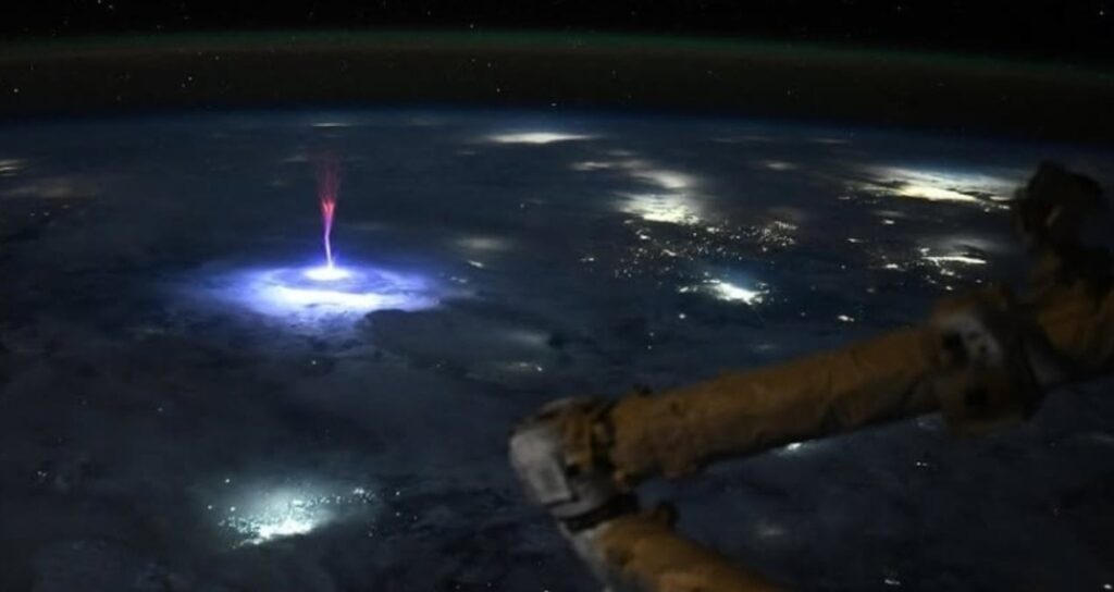 muthis bir pariltiyla gokten indi dunyada rastlanan en nadir olay goruntulendi GXRIhUQO