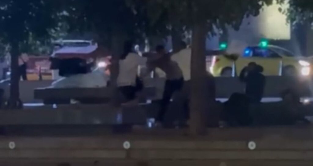 Taksim Meydanı’nda tekmeli yumruklu kavga