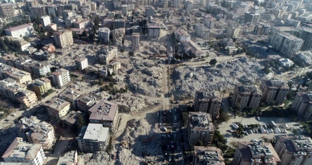 125 yilda buyuklugu 6 ve uzeri 111 deprem FhMyTH3i