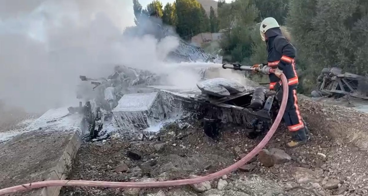 malatyada tir yolcu otobusune carptiktan sonra yandi 2n9y5JiU