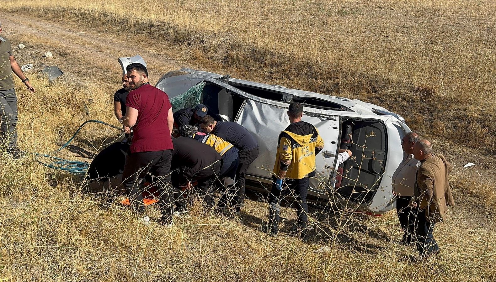 sivasta otomobil sarampoleuctu 4 yarali OHeGtbgj