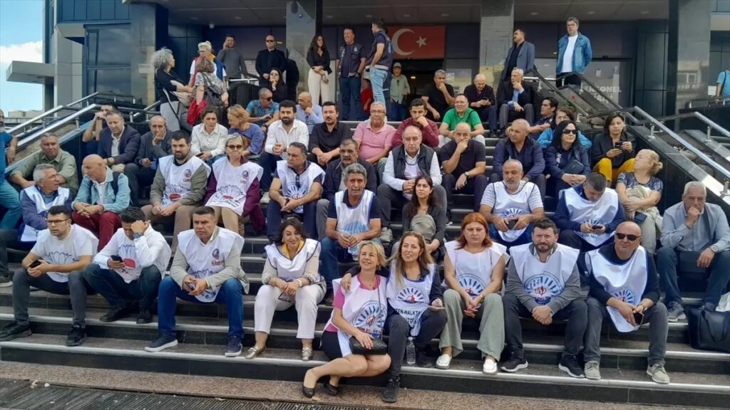 Buca Belediyesi Önünde Maaş Eylemi