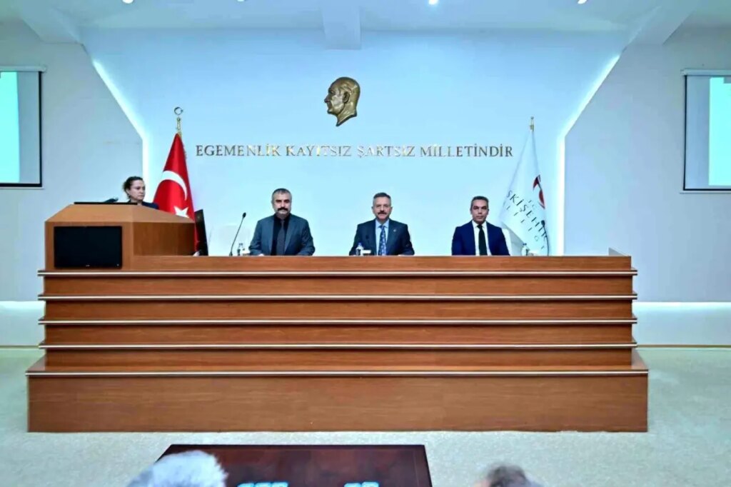 eskisehirde kadinin guclenmesi icin ilk toplanti yapildi ypXE37Pp.jpg