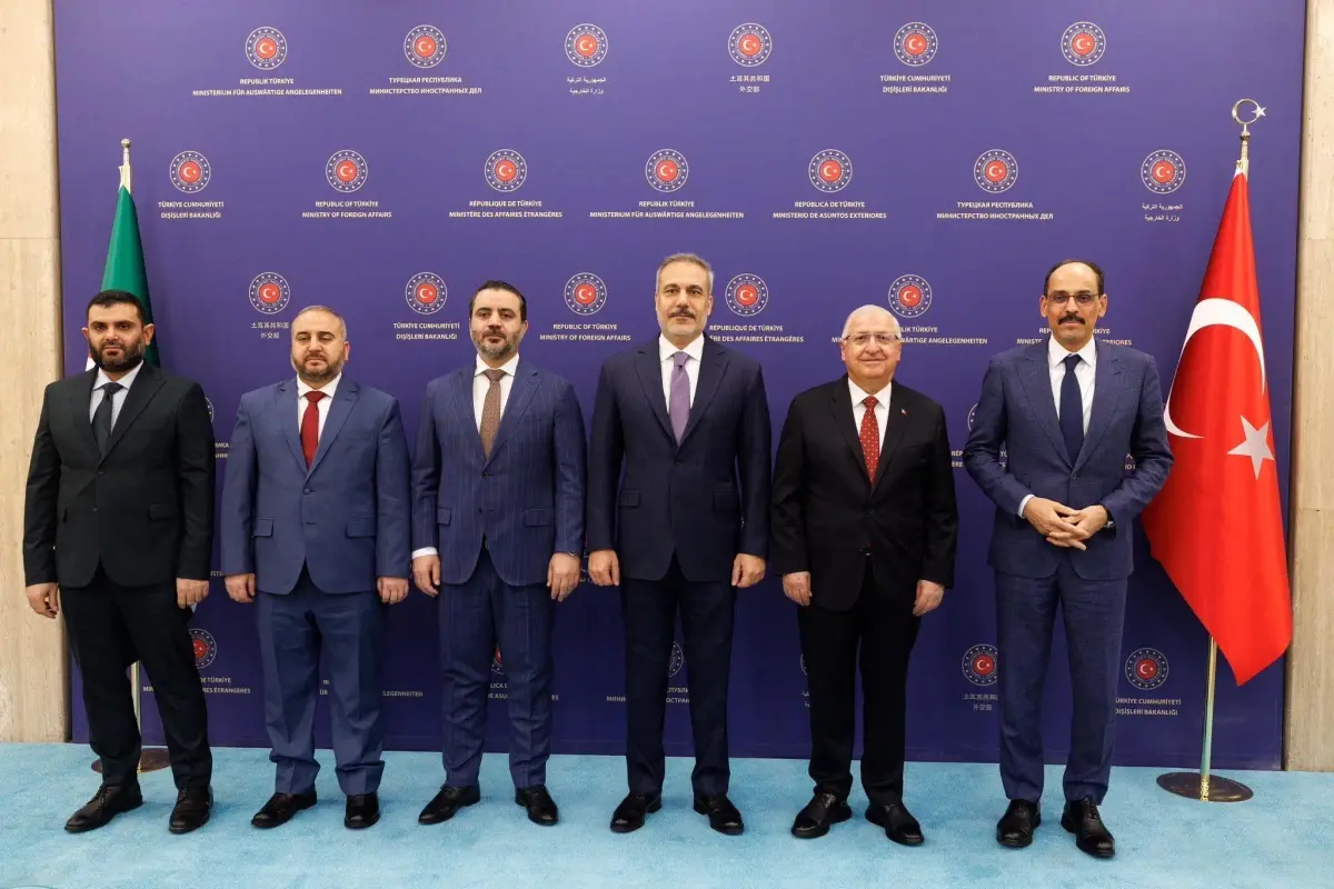 turk ve suriyeli yetkililer suriyenin toprak butunlugu icin bir araya geldi FFlBjpdd.jpg