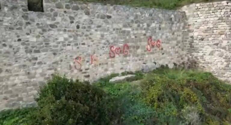 amasra-kalesinde-vandalizm-olayi-FZP8iWIP.jpg