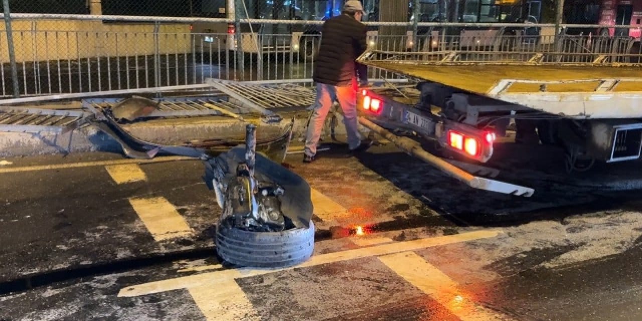 avcilarda yan yola ucan otomobil kaldirimdaki yayalara carpti RtgJglnJ.jpg