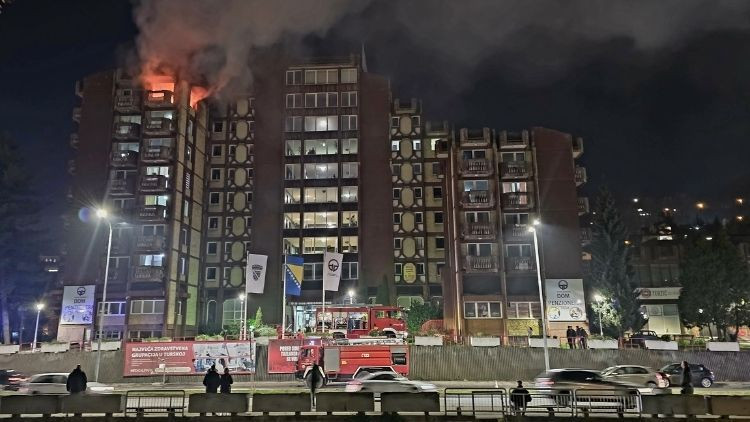 bosna hersekte huzurevinde yangin faciasi cok sayida kisi hayatini kaybetti vSBm8etS.jpg