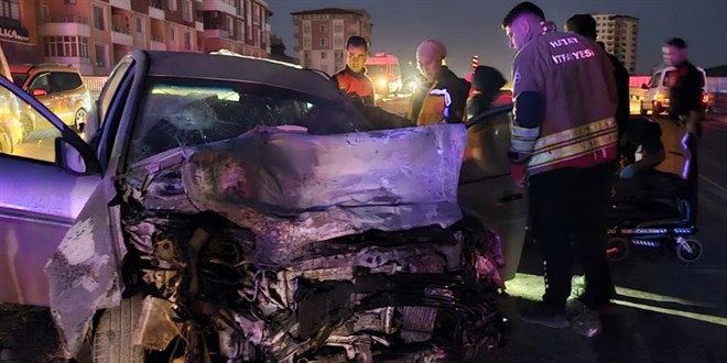 hatayda otomobil ile minibus carpisti cok sayida yarali var yOSnJwW1.jpg