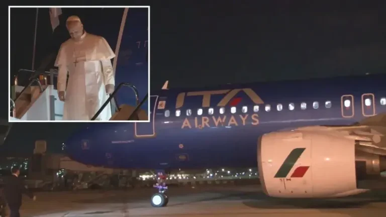 papa-14-leoyu-tasiyan-ucak-istanbula-indi-eChbq7Ua.webp