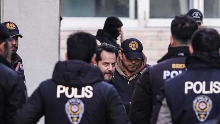 dosyasi-bahis-sorusturmasindan-ayrilan-erden-timur-tutuklandi-RlRUpDFY.jpg
