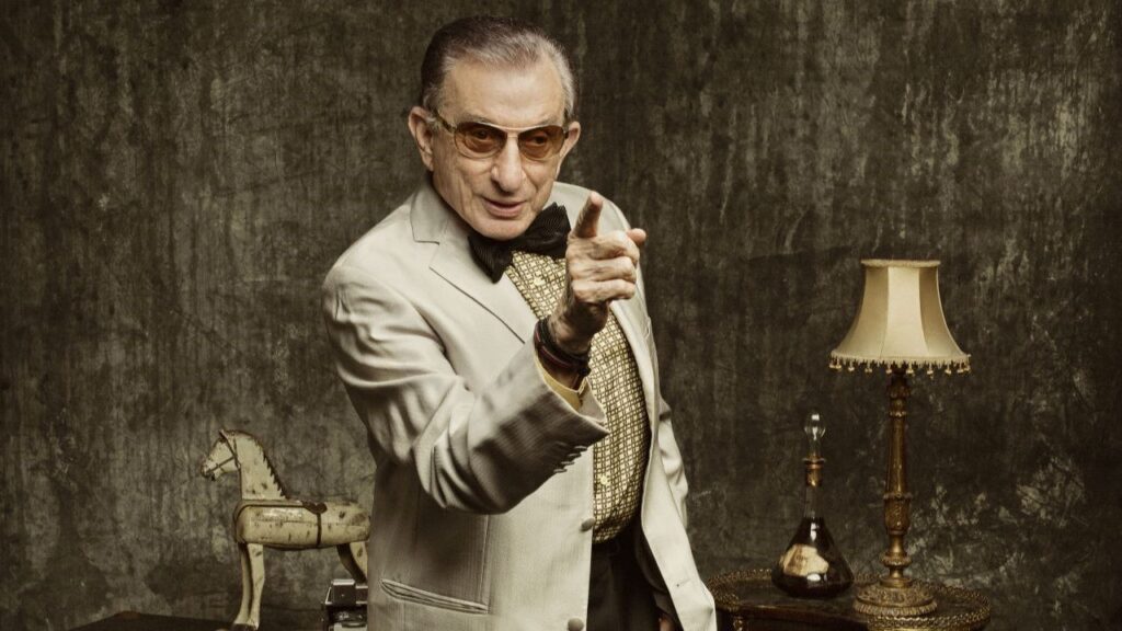 Bazı ustalar sahneden indiğinde de ışık sönmez