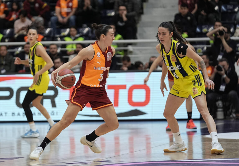 halkbank-kadinlar-turkiye-kupasinda-sampiyon-fenerbahce-oldu-AbgVgfT8.jpg