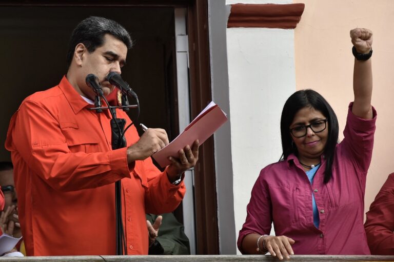 maduro-ihanete-mi-ugradi-koltuguna-oturan-delcy-rodriguezin-abd-ile-gorustugu-iddia-edildi-JOLI7jCT.jpg