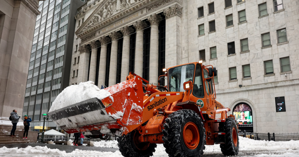 New York’ta karlar erimedi, belediye ilginç bir çözüm buldu