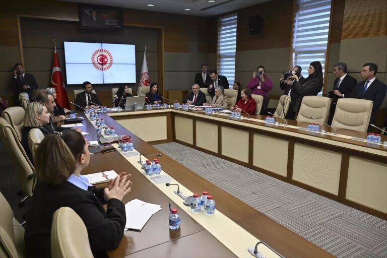 tbmm-suca-suruklenen-cocuklara-iliskin-arastirma-komisyonu-toplandi-lOuwZeDQ.jpg