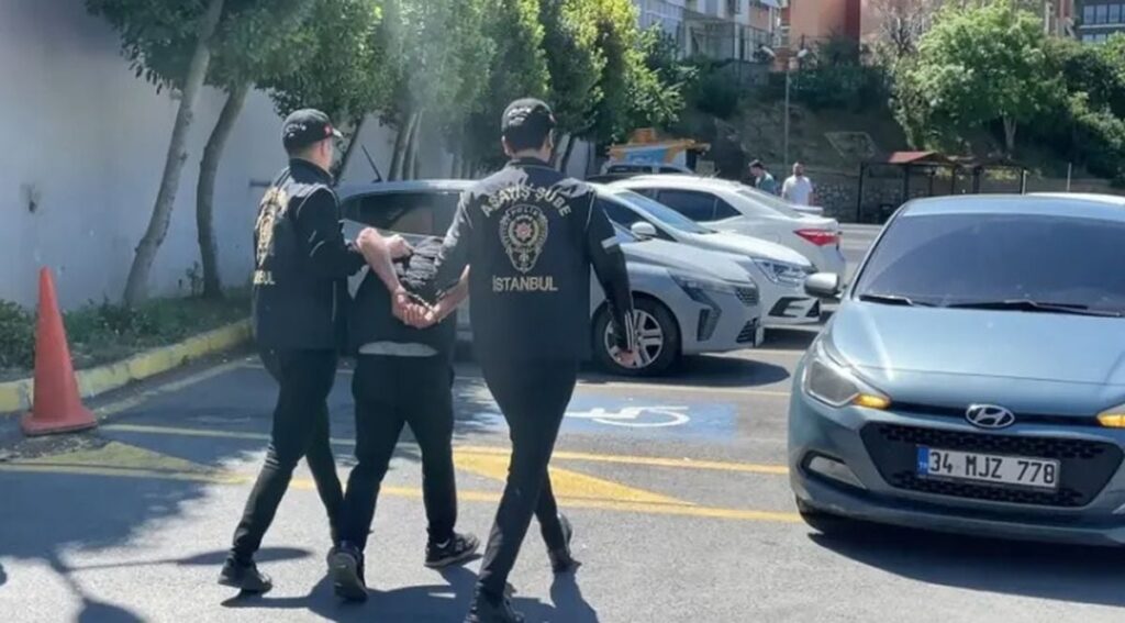 İranlı Kadının Kimliği Diş İmplantı ve Platin ile Belirlendi