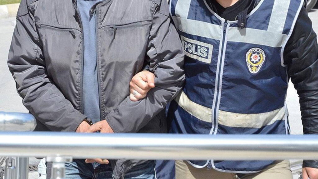 Sultangazi’de Gergin Anlar: Annesini Rehin Alan Şüpheli Yakalandı